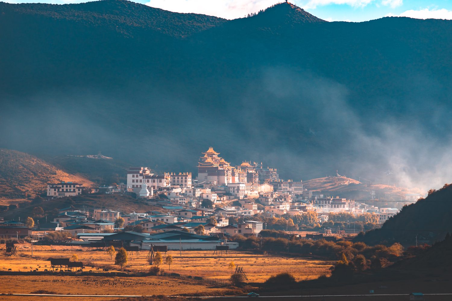Songzanlin Monastery in Shangri-La Yunnan - largest Tibetan Buddhist temple in Yunnan